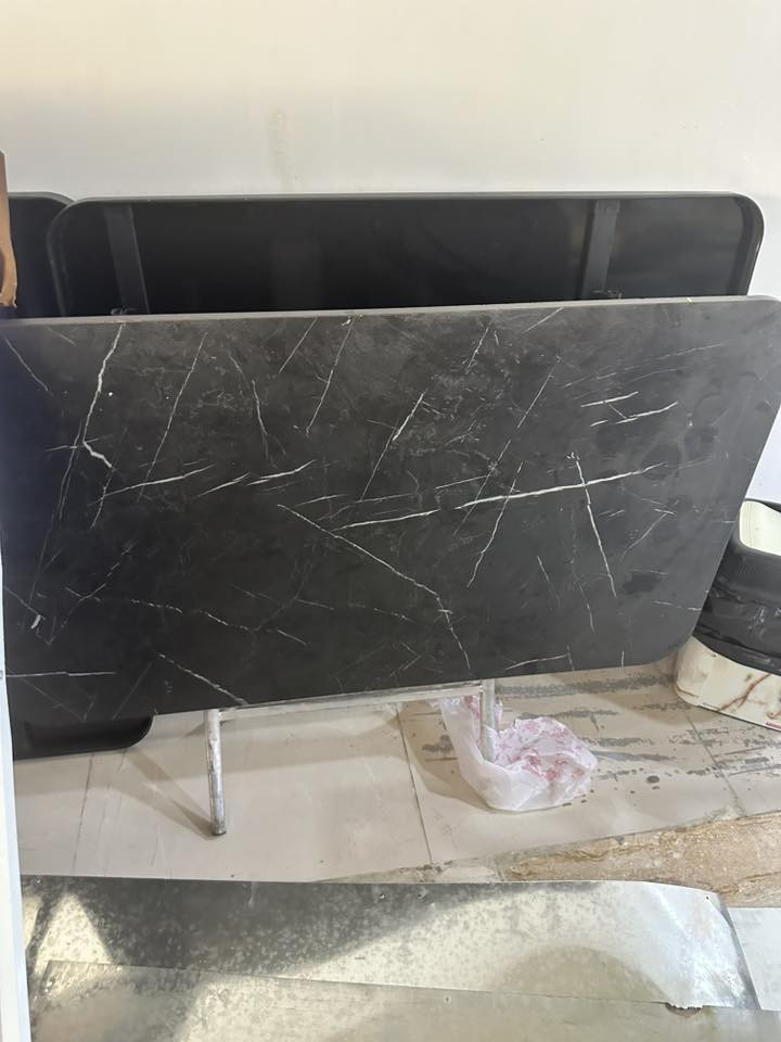 السلام عليكم     غراض مستعمله اقل ثلث اشهر من ساحبات من دكتات من كراسي من طبلات من عارضه مجمده من طباخات من سقيفه من شوايه كباب من جداري  +حديد مطبخ  من مغاسل تعليك  العنوان فلوجه   سعر #8مليون وبيه مجال 
هه هه ***********
