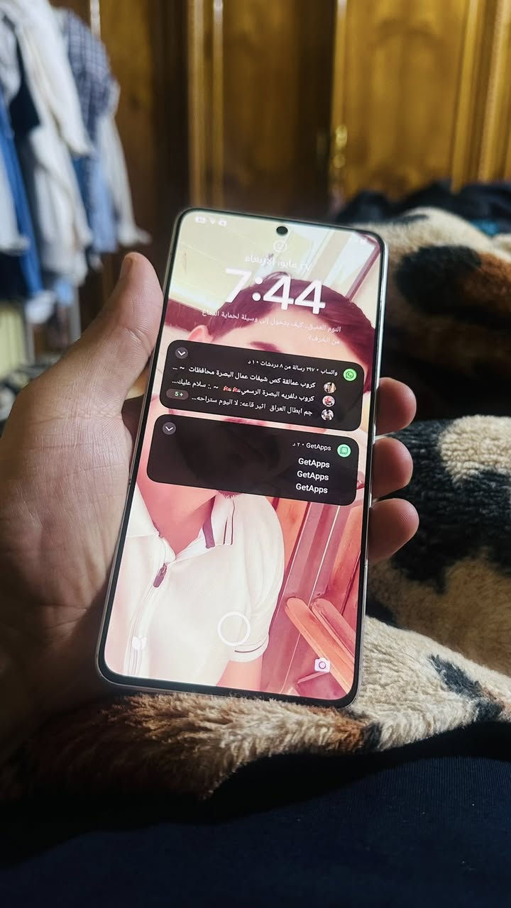 مستعمل بنظافة عالية جدًا (((البصرة))) الجهاز مازال بحالة ممتازة مع كامل ملحقاته الأصلية. الجهاز أداؤه قوي جدًا وسريع بالسعر مقابل المواصفات ويعتبر من أفضل أجهزة الفئة.

أبرز المواصفات:

* ذاكرة 512GB ويا 12GB RAM
* شاشة AMOLED بحجم 6.67 إنج
* تردد 120Hz
* معالج Dimensity 8300 Ultra قوي جدًا للألعاب والأداء الثقيل
* نظام تبريد ممتاز
* كاميرا 64MP مع تصوير 4K
* بطارية 5000mAh
* شحن سريع 67W
* بصمة داخل الشاشة
* سماعات ستيريو بصوت قوي وواضح

السعر: 350ألف دينار

الهاتف مناسب للألعاب والسوشال ميديا والاستخدام اليومي الثقيل بأداء سريع جدًا وسعر ممتاز مقارنة بالمواصفات
***********
