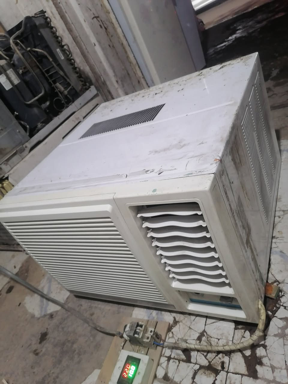 سلام عليكم مكيف ميديا 2 طن جهاز نضيف قرصه شركه
شرط تفحص يلا تاخذه مكاني الشعله ب175  ***********واتساب

