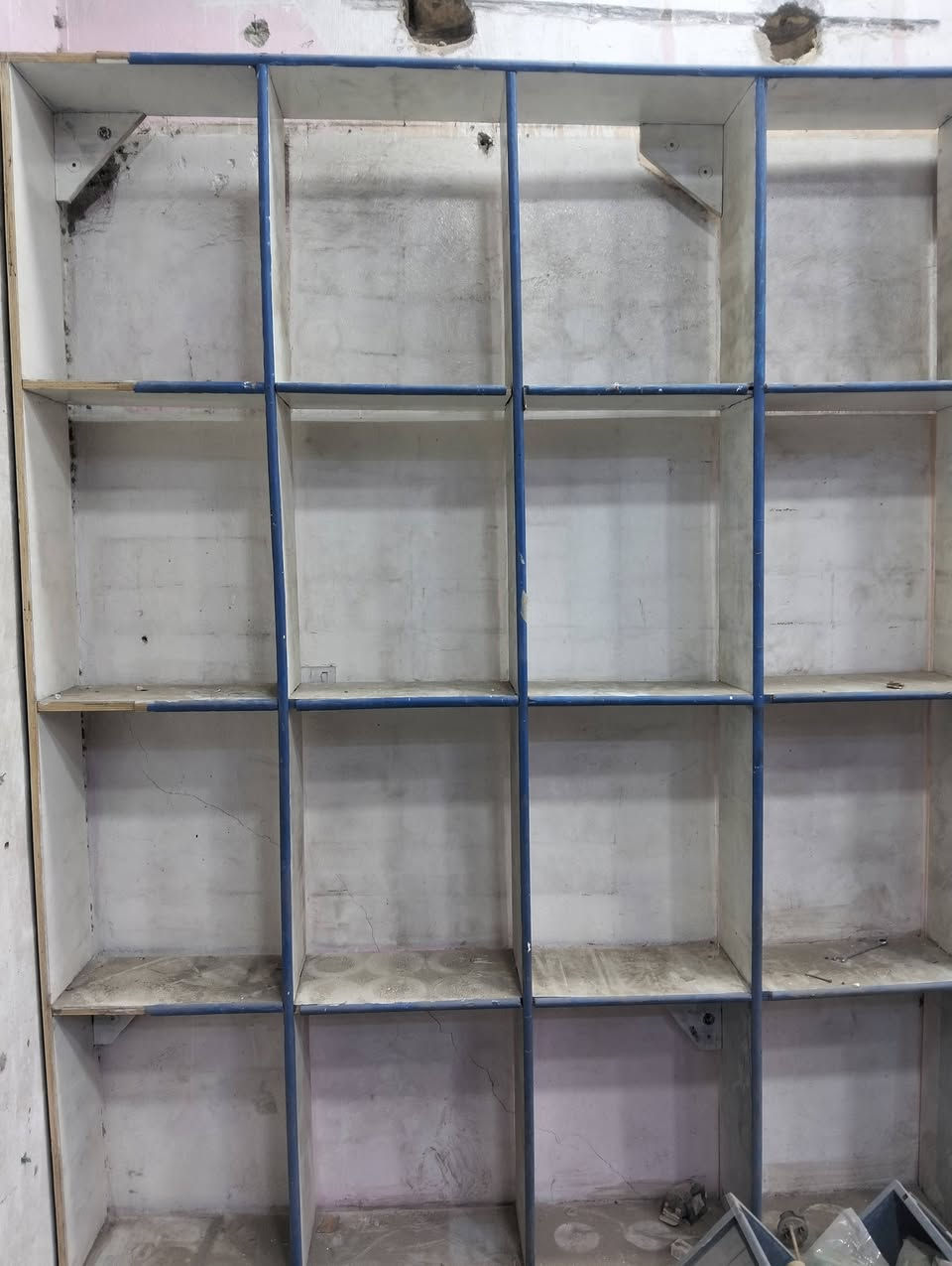 اللهم صل على محمد وال محمد
رفرف خشب للبيع 
الاستفسار ***********
