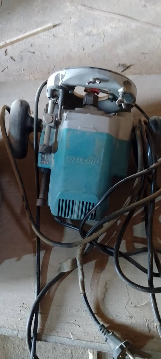 للبيع عده نجاره واتساب ***********
