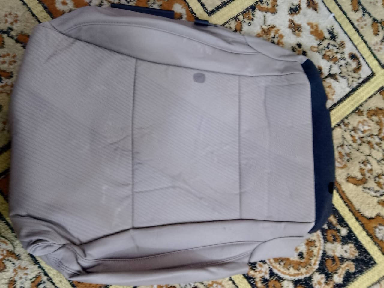 السلام عليكم غلاف كشنات الاصليه مال توسان نضيفه لا شك ولا اي شي مكان بغداد ***********
