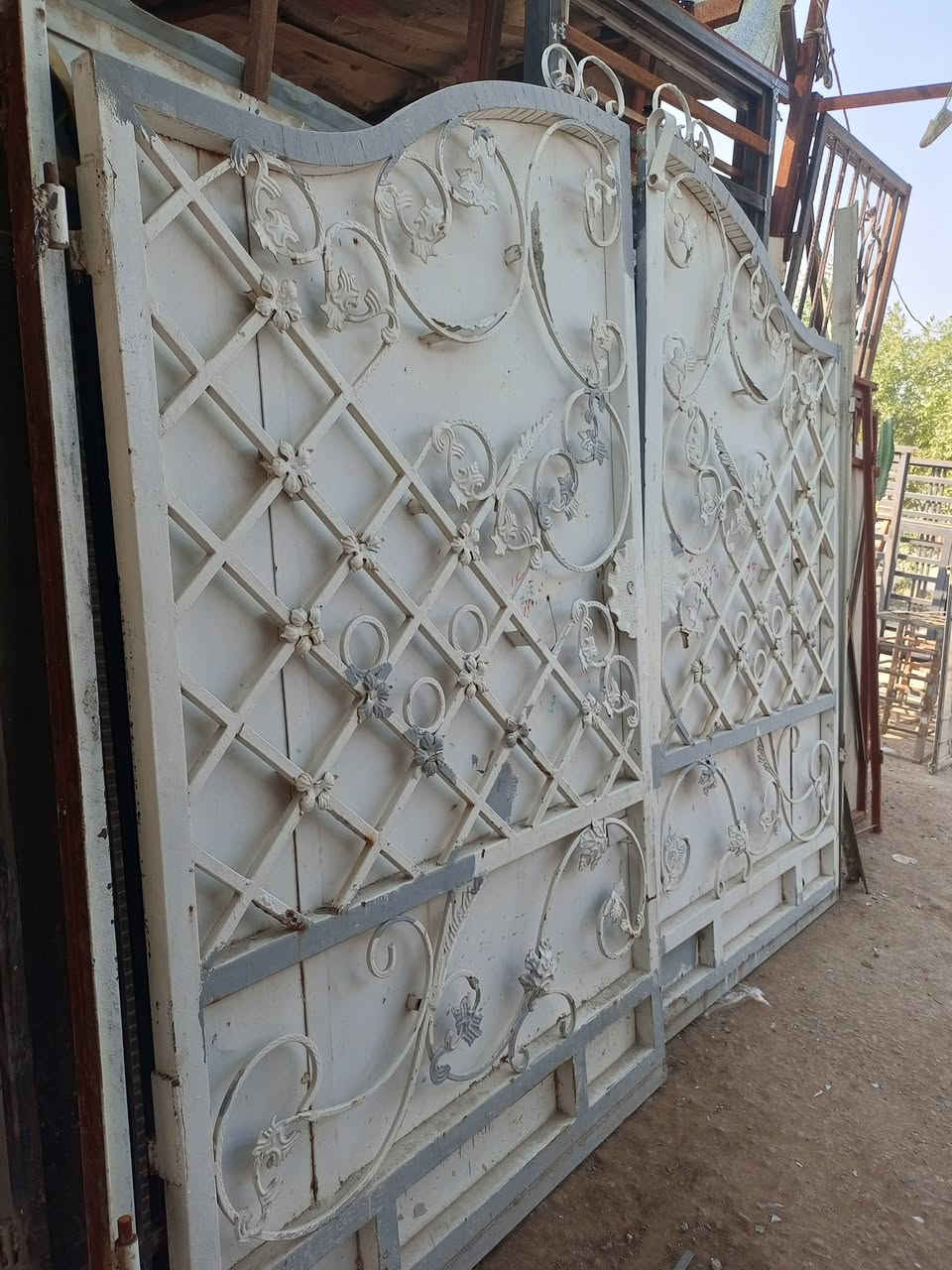 #للبيع  باپ طلاقتين   العرض  مترين و٧٥  مع الجراجيب والارتفاع   مترين و٣٠ الظهر  بليت  حديد ثقيل ونظيف جدا   @ مكاني  بغداد الغزاليه  ويوجد توصيل    ***********
***********
