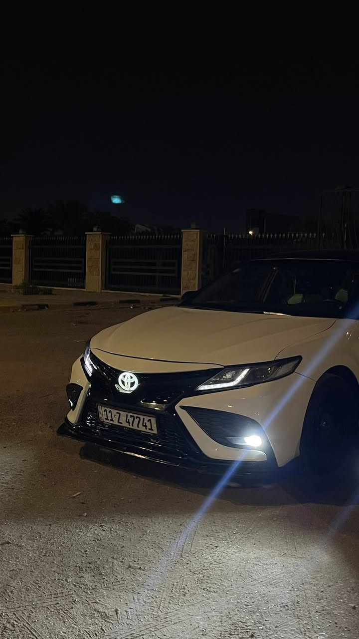 سلام عليكم 
كامري تكسي دبي 2023 اصل 
ماشيه 172 اصل هم ع فحص شرط 
سياره مصبوغه عام ابيض و اسود يعني بالسنويه مكتوب ابيض ملون
كير شرط ع فحص 
مكينه شرط ع فحص
 هايبرد شرط ع فحص 
سياره معروفه موصفاته الLe 
لد امامي 
3 أنظمة قياده
 1-سبورت 2-نورمال 3-إيكو ￼￼
تحكم ستيرن جهتين 
مثبت سرعه 
‏أوتو هولد 
هاند بريك بصمه 
نظام EV للهايبرد 
سياره داخله فيروزي 🩵🩵
تخم تايرات جدد 
سياره عليه اضافات كلش هواي 
دعاميه اماميه TRD 
+ لحيه اماميه 
+دوسات جانبيه 
+ دفيوزر ابو لد
+سبايدر TRD 
+ قبق بانزين 
+كفر مري جانبيه باتمان 
+كفر يدات ابواب 
+علامه ضرئيه علامة Toyota 
+كشافات اماميه لدات اناره فول
سياره معايزه كامله مكمله معايزه برغي 
للمعلومه ضربته بدبي دعاميه فقط وبالعراق نضربت جاملغ و بنيد فقط 
سعره 176 وبيه مجال 
مكانه نجف كوفه
*********** اتصال او واتساب 
￼
