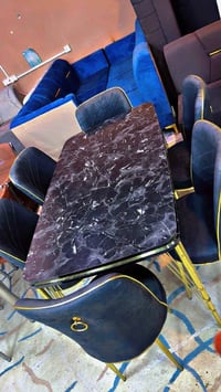 ميز طعام وكراسي • جودة عالية • التحرير