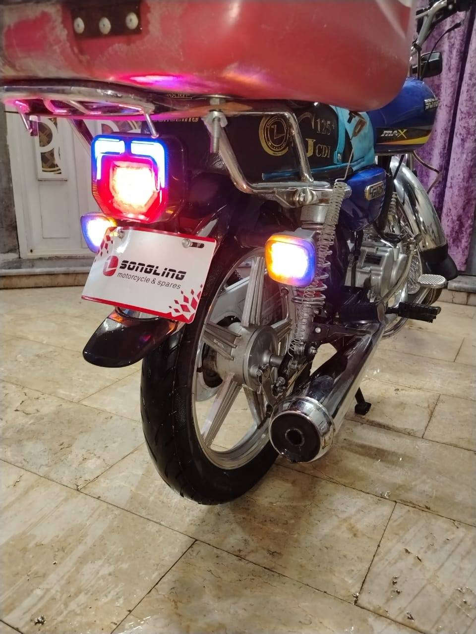 السلام عليكم
٤ كير موديل ٢٠٢٥

دراجة جديدة كلش برغي ممفتوح بيهة

مكاني حي أور. السعر ٦٥٠ وبيهة مجال 

***********
