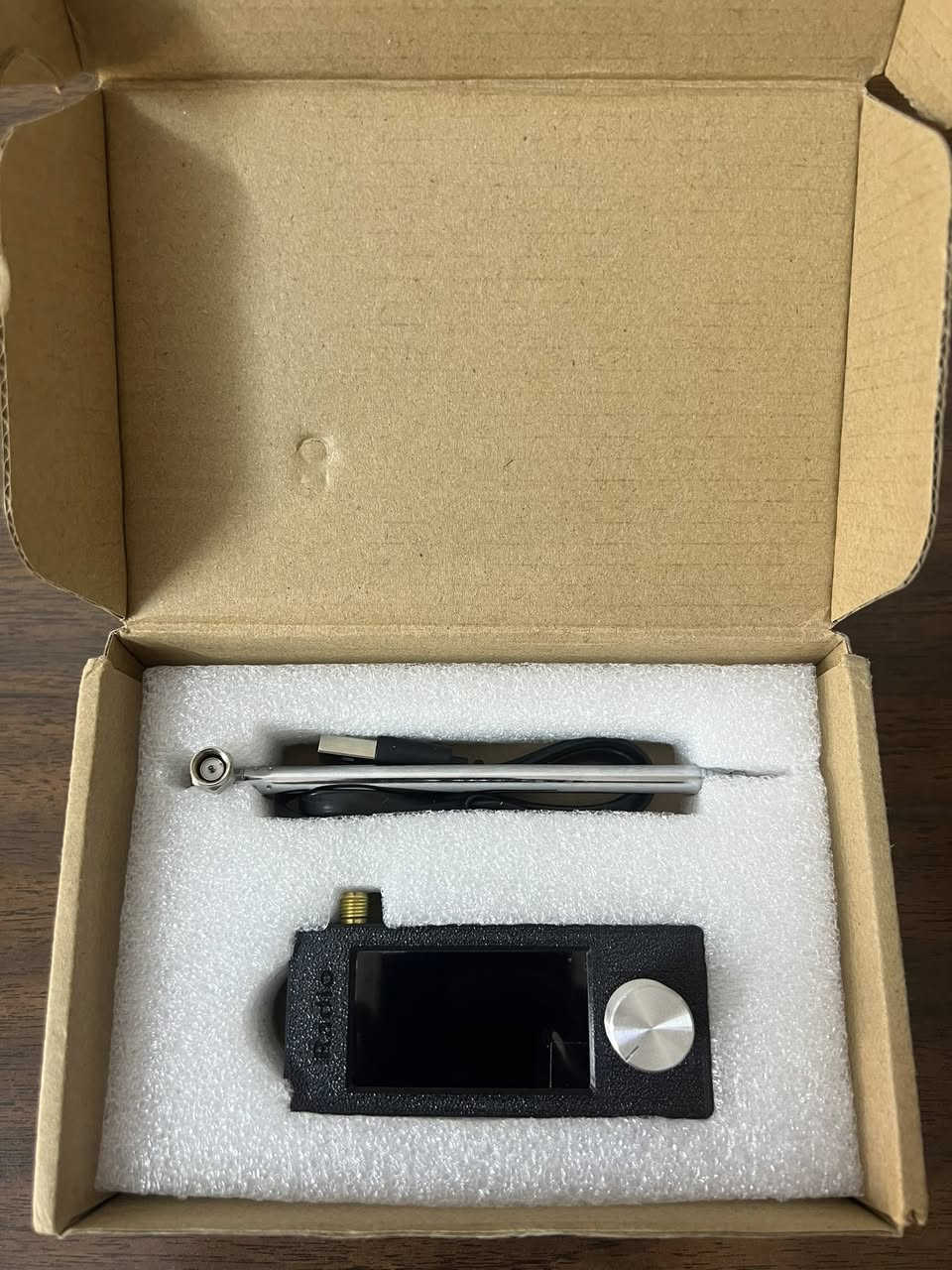Si4732 All Band Radio Receiver
وهو راديو محمول 

صغير الحجم يعمل بتقنية DSP.
الميزات الرئيسية: يستخدم رقاقة Si4732 مع وحدة تحكم ESP32-S3، 
ويتميز بشاشة IPS مقاس 1.9 بوصة.
نطاق التردد: يدعم البث في نطاق كامل من 0.5 إلى 108 ميجاهرتز، بما في ذلك FM، AM، MW، SW، و SSB (LSB/USB).
الطاقة والملحقات: يأتي مع بطارية مدمجة سعة 800 مللي أمبير تدوم لأكثر من 12 ساعة، بالإضافة إلى هوائي تلسكوبي قابل للفصل.

السعر والتفاصيل خاص .. 
الفيديو اول تعليق .. 📽️
متوفر توصيل ..


**إذا كنت صاحب هذا الإعلان وتريد حذفه لأي سبب، رجاءا أرسل رسالة إلى الدعم الفني**