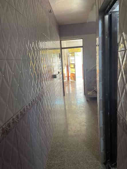 حي أور قرب فلكة صباح الخياط 57 متر فارغ جاهز للسكن طابقين نظيف جدا *********** / *********** مكتب الريان حي اور
