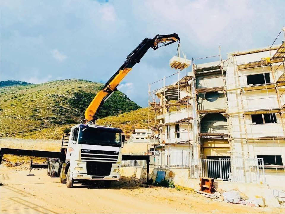 للبيع - شاحنة داف XF مع رافعة 55 EFFER
حمولة: 32 طن 
رافعة: 55 إيفر - EFFER 
عدد الوصلات: 6 وصلات رافعة + 6 وصلات بيرك = المجموع 12 واصلة.
ريموت تحكم عن بُعد

الشاحنة تعمل ممتازة .
متاحة للشحن خارج الدولة بعد التنسيق.

للتواصل:
للحصول على رد سريع،يرجى التواصل فقط عبر مكالمة واتساب، أو عبر مكالمة فيسبوك.

للاتصال عبر فيسبوك:

1. ادخل إلى الصفحة.
2. اضغط على “إرسال” (Chats).
3. ستجد في أعلى المحادثة خيار الاتصال.
4. اضغط على أيقونة الهاتف واتصل بي مباشرة.

وسيتم تزويدكِ بكافة التفاصيل والمعلومات.

رقم الواتساب:
00972542229599
972542229599
+972542229599


**إذا كنت صاحب هذا الإعلان وتريد حذفه لأي سبب، رجاءا أرسل رسالة إلى الدعم الفني**