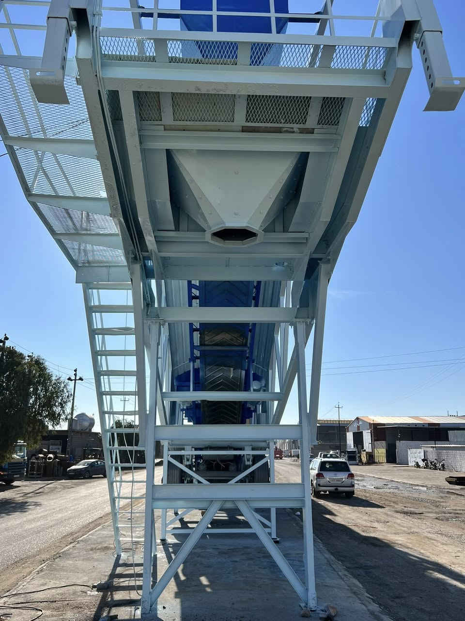 معمل كونكريت بروماكس موبايل 100 متر ناشف وياها سايلو واحد 100 طن و برينه واحد 10 انج معمل كامل و جاهز موديل 2015
مكان كركوك شركة سامان 
للسعر ***********
