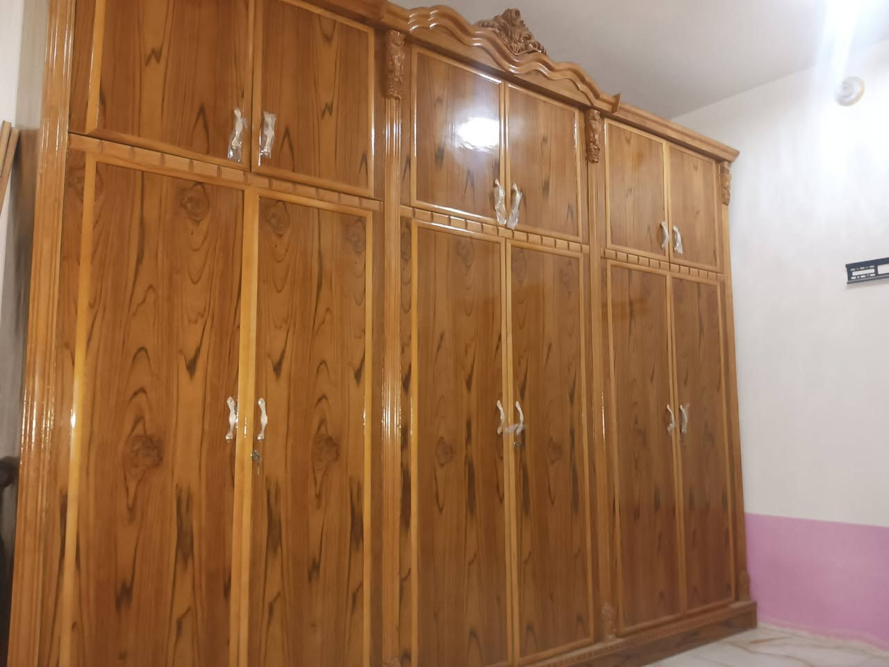 السلام عليكم غرفه اخشاب درجه اولى 6بيبان كلش نظيفه شغل درجه اولى السعر 1750 وبيهة مجال للطيبين مكاني كربلاء الأمن الدلخلي***********
