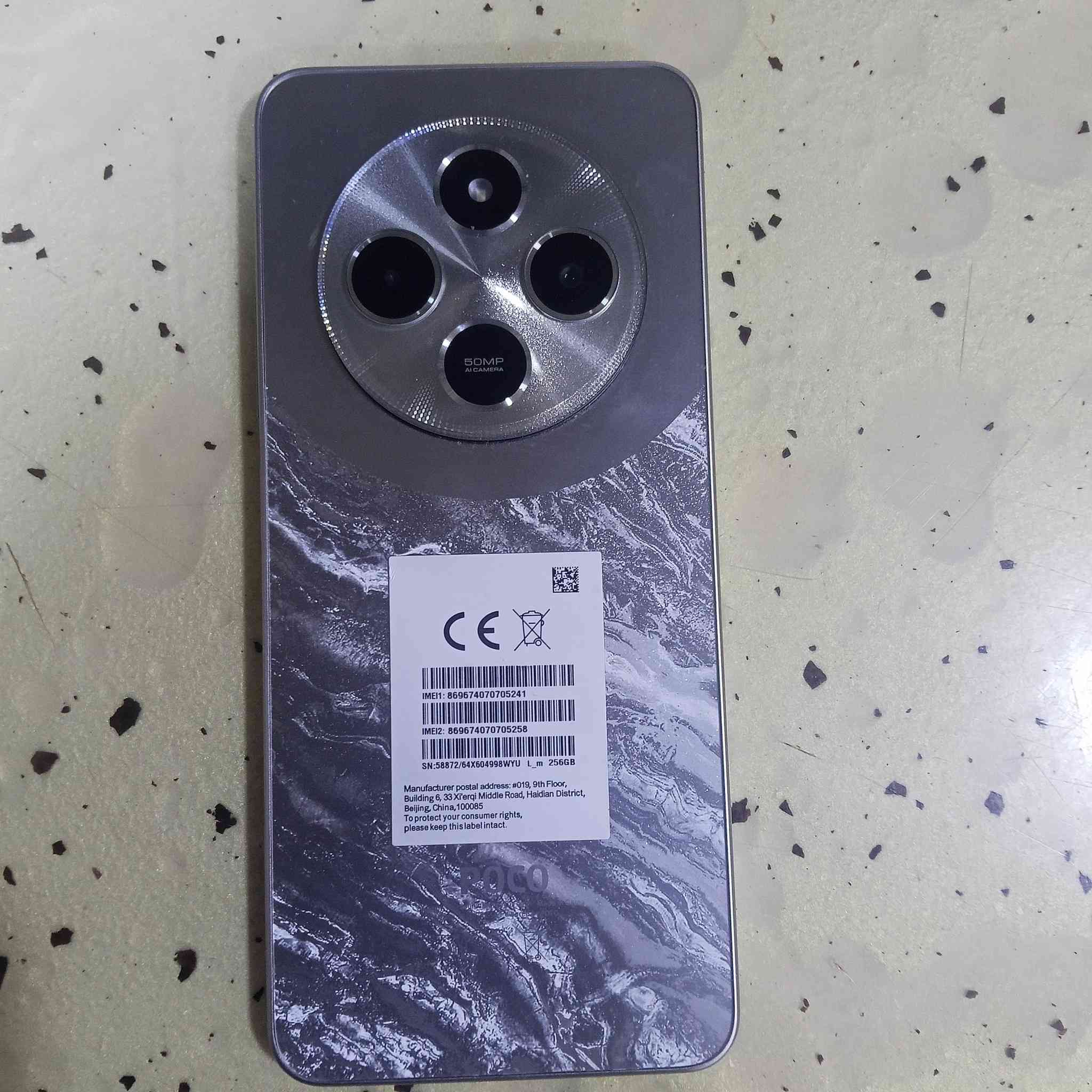 السلام عليكم موبايل للبيع نظيف نظافه 100% ملحقاتها كامله ذاكرته 256 سعر 180 وبي مجالي.  0772 714 8634
