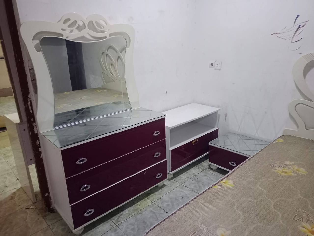 غرفة نوم تركي للبيع اخو جديد شرط النظافه سعرها 300الف شراي يخابر على رقم *********** مكان كركوك كركوك, العراق
