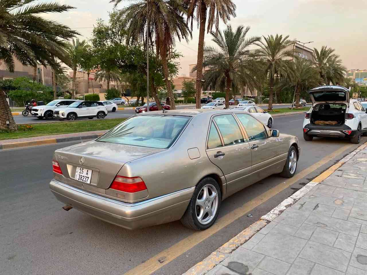 السلام عليكم 
مارسدس S500 
شبح     8.    سلندر  بلادي 
لون ذهبي 
محرك وكير نظيفات 
السياره مصبوغه عام  
بدون خياس 
بدون ضربه 
موديل 1992  اصل
تبريد شغال 

سلايد روف. عاطل 
تخم ويل كب جديد 
تايرات زوج جديد. 
وزوج نص عمر
السياره بسمي      رقم انبار دولي 
تحويل مباشر
للبيع فقط بدون مراوس   بدون مراوس 
سعرها. 65 ورقه   

***********
ممتواجد عل نت  شراي خابر وتدلل مو تعلق وتنطي سعر او تقييم منك وكيفك
مكانها السياره بغداد
