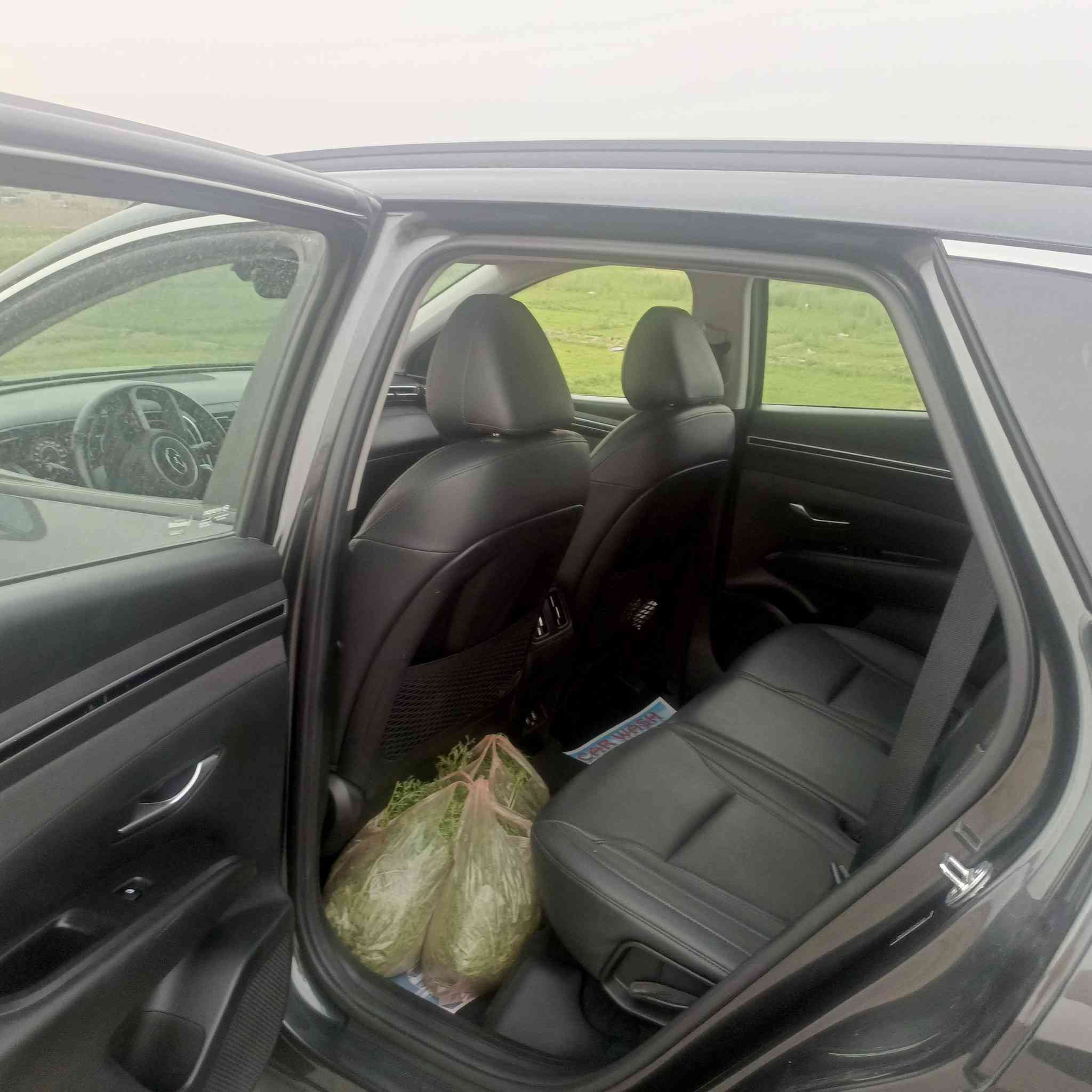 هيونداي توسان  2023
سعة المحرك : 2.5 GDi مع كير 8 نمر
 
وارد امريكي كلين تايتل بدون حادث

اللون الخارجي : ( فيراني
اللون الداخلي :  ( اسود )
قراءة العداد : 37mil

رقم بغداد بسمي هزه جديده

الاضافات

-بصمه تشغيل
-بصمه ابواب
-تشغيل عن بعد
-شاحن واير ليس
-صندوق كهرباء 
-رادار امامي قياده اليه
- نظام مساعدة عدم الانحراف عن الطريق 
-نظام carplay 
- شاشة وسطية كبيره 
- نظام النقطة العمياء ( حساس مرايا جانبيه)
- هاند بريك بصمة 
-اوتو هولد
-نظام توقف تلقائي عند الرجوع
 - كاميرة خلفية بدقة عالية 
 - نوع المقاعد: كهربائي  - تدفئة 
- المصابيح:  زينون - إضاءة ليد- ليزر
- دخول ذكي  

للاستفسار الاتصال على الرقم
‏‪***********‬‏
السعر 220 وبيه مجال
