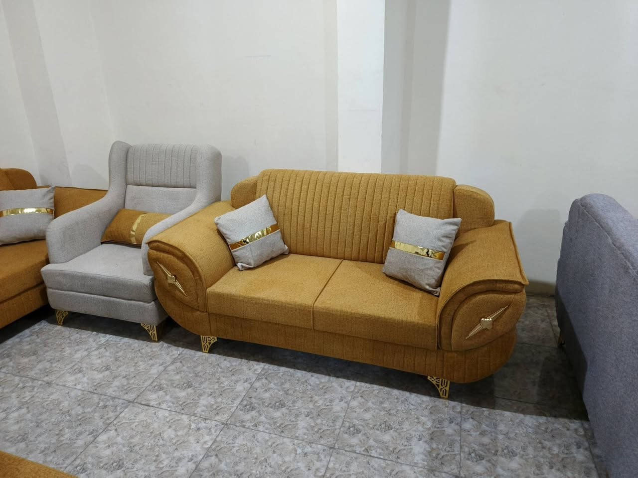 مفروشات الذهبيه الحسكة الناصرة ساحة ختو الشارع العام الفرع الاول شارع الحلبية الفرع ثاني غرف نوم جاهز وعلا طلب الزبائن غرف استقبال كافة متطلبات المنزل من جاهز وتفصيل للاستفسار يرجى زيارة المعرض رقم الهاتف 0932779566


**إذا كنت صاحب هذا الإعلان وتريد حذفه لأي سبب، رجاءا أرسل رسالة إلى الدعم الفني**