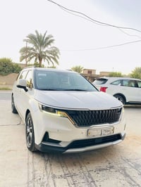 للبيع  كيا كرنفال 2023  وارد كوري غاز وبانزين بلاد  بيه قطعتين رش من ك...