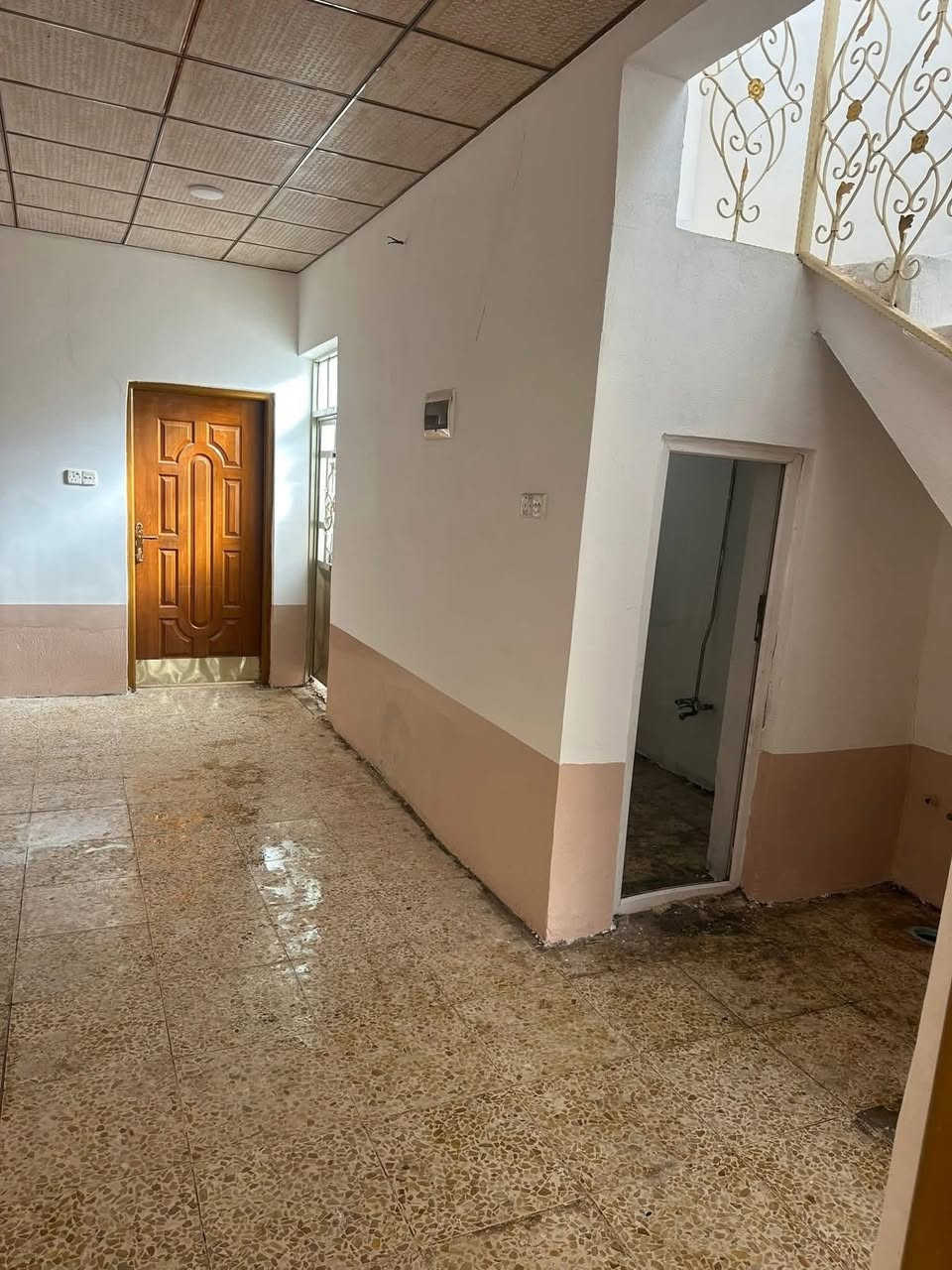 منزل للبيع في النجف الأشرف - حي ميسان
تفاصيل العقار:
• الموقع: حي ميسان، قطاع ٨٤ 
• المساحة:    125 متر .
• نوع العقار: طابو صرف.

• الطابق الأرضي: استقبال، صالة، غرفة نوم، مطبخ، وصحيات (داخلية وخارجية).

معلومات إضافية:
• السعر: 125 مليون (متوفر ضمن نظام المبادرة 130).
• للتواصل والاستفسار: ***********
مكتب أبو حوراء الحسناوي للعقارات
(نرحب بطلباتكم: بيع - شراء - إيجار - رهان)
العنوان: النجف - حي ميسان - مقابل السوق الأخير.
