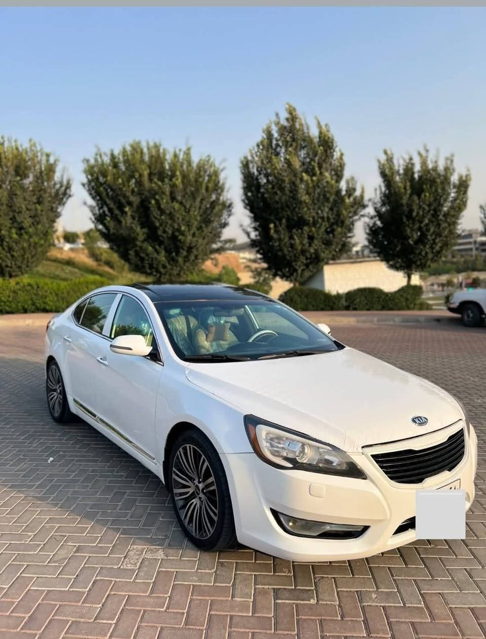 سلام عليكم كادينزا البيع موديل 2012 خليجي فول موصفات رقم أربيل بيها مكانات بارد فقط بدون صبغ محرك وكير وصدر وتبريد كله بشرط تخم تاير جديد السعر 123 وبيها مجال بسيط رقم تلفون ***********
