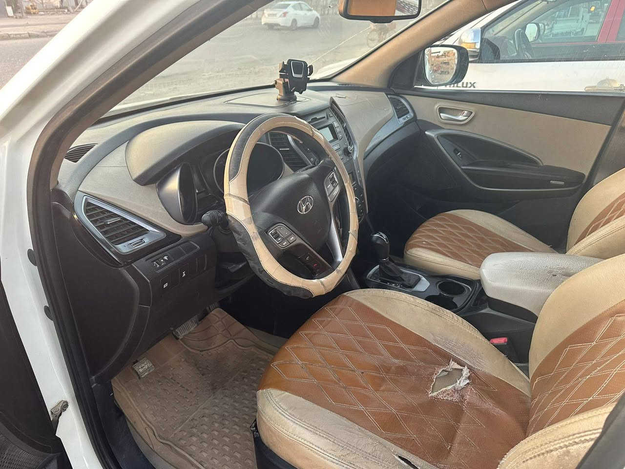 السلام عليكم سنتافي خليجي مكفوله رقم بصرة تحويل موديل 14 مكينه 6سلندر نصف مواصفات السياره استخدام شخصي السعر 165وبيها مجال العنوان البصرة***********
