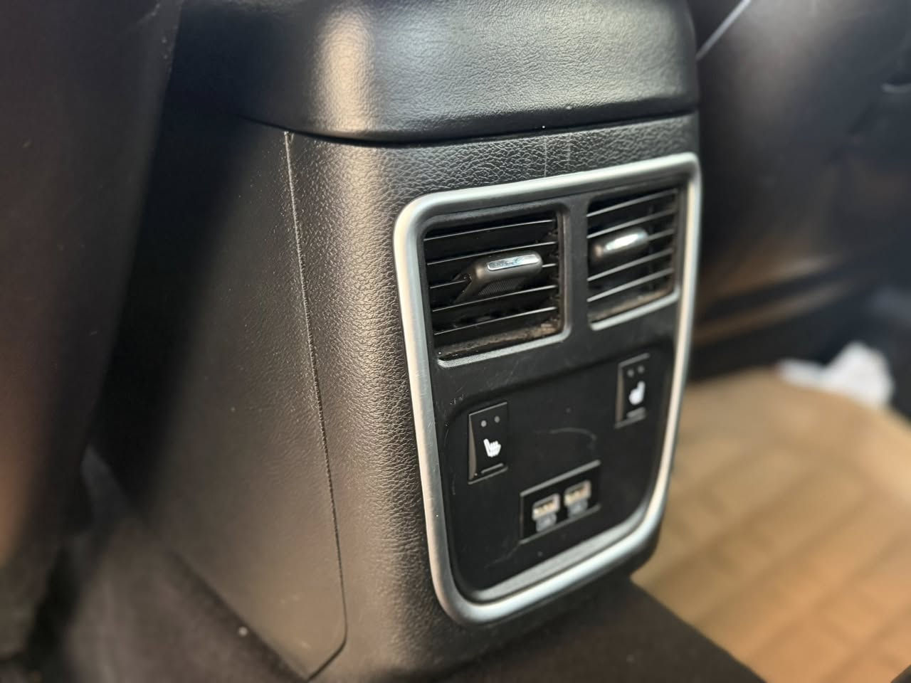 سلام عليكم من رخصت الادمن المحترم  جارجر موديل2020 رقم شمالي تحويل او وكاله .. رقم ممميز
واردامريكي  حادث ( دعاميه اماميه فقط بدون ارباك بدون دواحل تعتبر كلين 
مكينه كير كفاله
لو حمر طماطه ممميز
المسافةالمقطوعه ٧٧ميل
حجم المحرك 3600
مواصفات SXT بلاص فووول 
* داخل اسود جلد
* كامره خلفيه
* مصابيح امامية زنون مع بلوجكتر LED .
* ويل قياس 20 انج .
* استيرن كهربائي
* شاشه كبيرة مع نظام ملاحة نفكيشن GPS .
* مقاعد أمامية كهربائية عدد 2 . .
* مقاعد أمامية تبريد وتدفئة .
* مقاعد خلفية تدفئة .
* تشغيل عن بعد . .
* تدفئة ستيرن .
* محدد سرعة . .
* كاميرا خلفية دوارة.
* دخول ذكي (بصمة) .
مكان السيارة البصره 
للاستفسار عن السعر واي تفاصيل اخرئ الاتصال .***********
