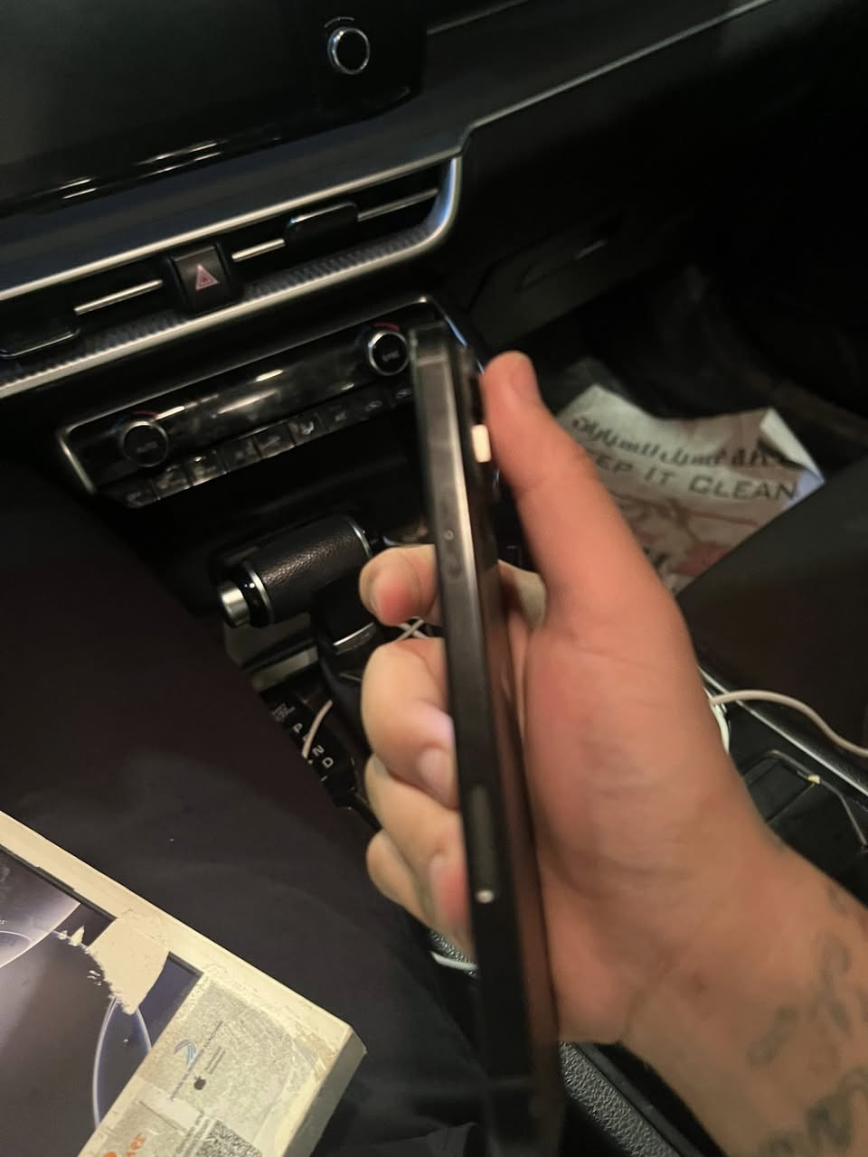 سلام عليكم 16برو ماكس شرق اوسط بطاريه ٩٧ عدد الدورات ٢٥٠ جهاز نضيف كلش نضيف البيع السعر 1200 مكاني كربلاء كامل ملحقات ***********
