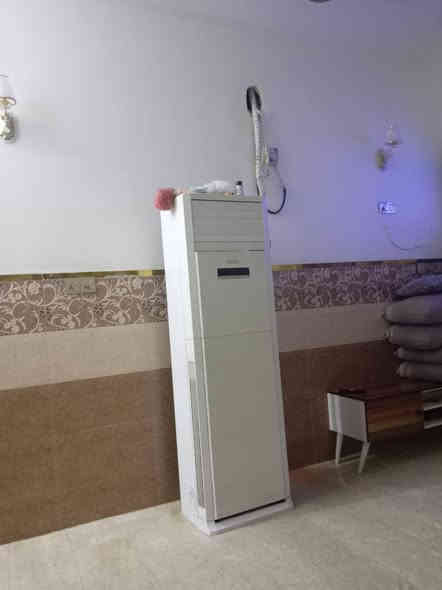 السلام عليكم بيت كامل موثثث الإيجار 
العنوان 
حي الفارس كربلاء
طابق واحد البيت جديد كلة مرمر 
غراض منزلية كاملة وية البيت 
المساحه 100متر 
الإيجار 500قفل كل شهر 
الاستفسار ***********
