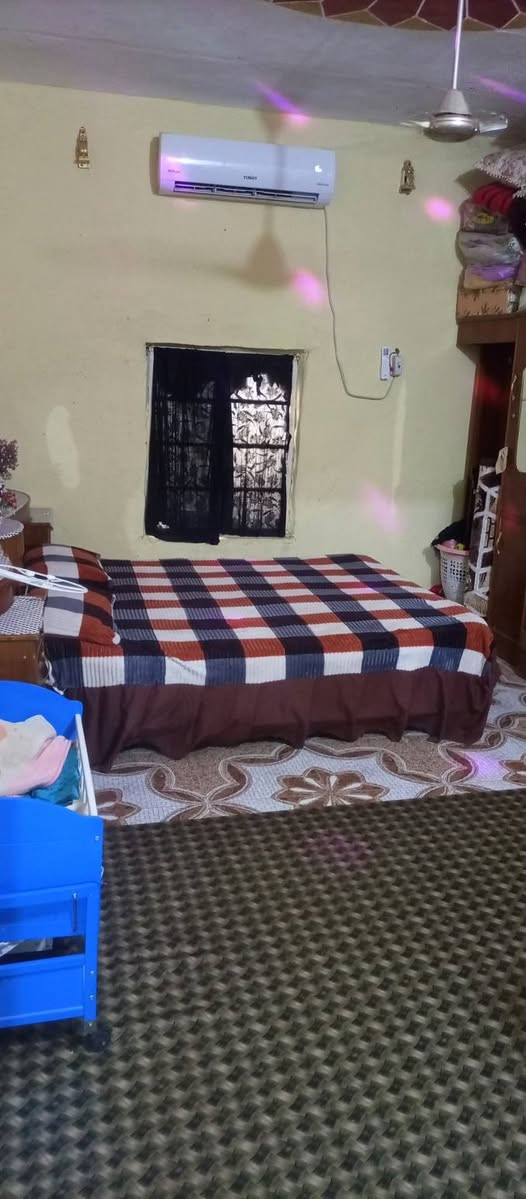 بيت مساحه 190 يحتوي لبيت غرفتين وصاله ومطبخ وستغبال وصحيات وساحه كبيره+قطعه مساحت لقطعه 207البيع  زراعي خدمات كامله ماي ومجاري وكهرباء وشوارع تبليط استفسارسعر خاص العنوان لمدثره قرب صيطره جهه المشتل ***********
