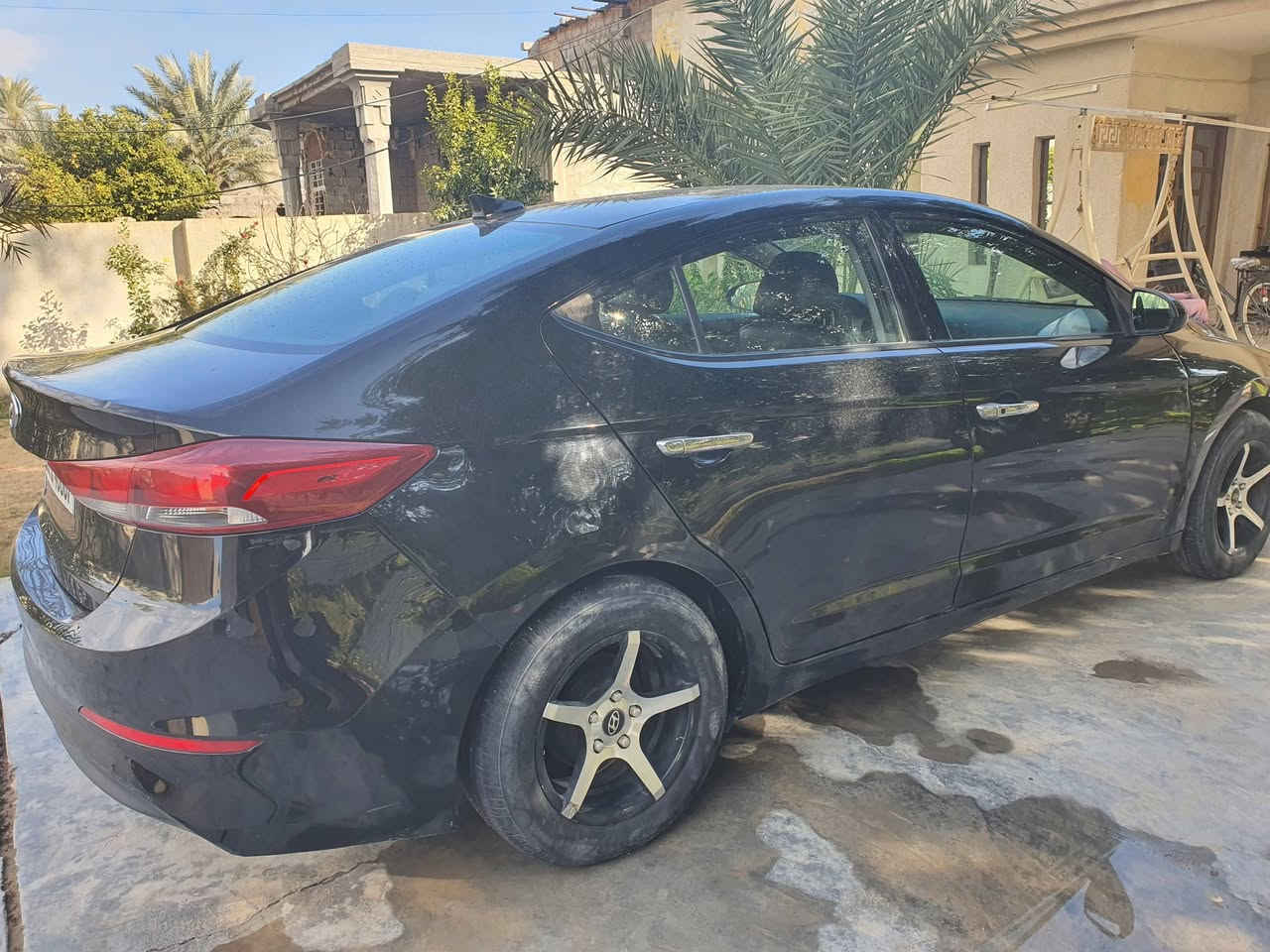 ألنترا ٢٠١٧ وارد أمريكا
حادث جاملغ وحافة البنيد وشوية من الدوسة جهة السايق 

جاملغ عكس السايق مبدل نفس اللون وحافة الباب متعدل بارد 

داخل بغداد 

كشنات وارضية والصندوك جلد 

شاشة أيباد 

تخم تاير هانكوك 

تدفئة تبريد شغال 

حدادية صدر كاملة ودبلات أمامي وخلفي جديد

المحرك والكير برغي واحد مامفتوح بيه بلادي 
ألسعر ١١٤٠٠

التواصل *********** واتساب
