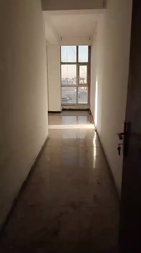 يالله سلام عليكم شقه للايجار طابق ثالث تحتوي على صاله ومطبخ وغرفتين نوم و خدمات الشقه كامله من كلشي العنوان الدوره شارع أبو طياره شارع نسائم النخيل مكتب العامري واتساب ***********
