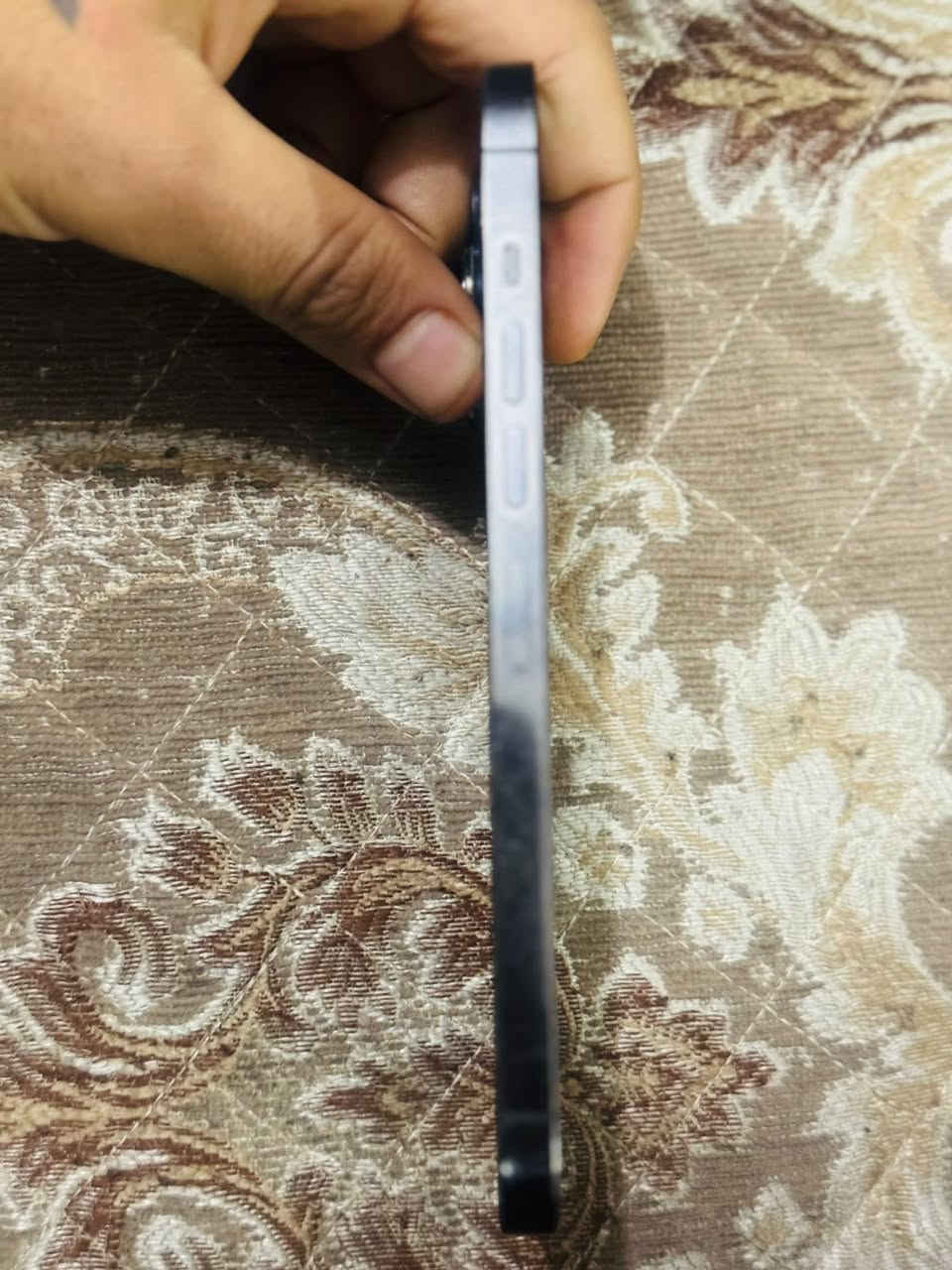 سلام عليكم ايفون 13 برو ماكس ذاكره 256 بطاريه 75 جهاز جديد ما مفتوح مكاني بغداد الشعله رقمي وتساب ***********
