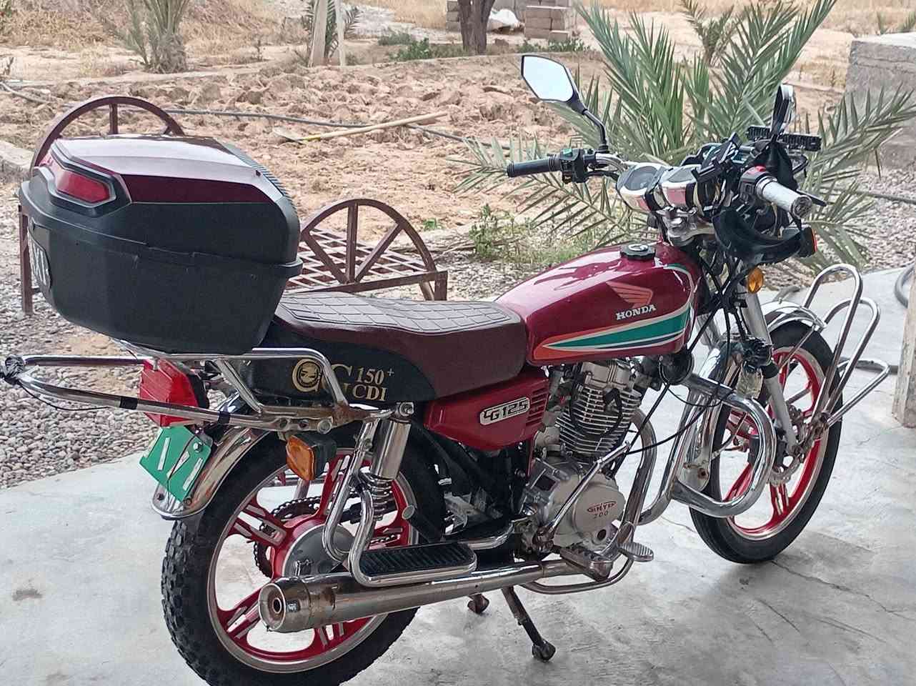 السلام عليكم موطور للبيع جني ابو الكله نشاط فول كلشي بي شغال نكره سلف كهربائيات كلهي شغاله ملاحضه الجنطه موياه السعر 450وبيه مجال للطيبين الرقم***********
