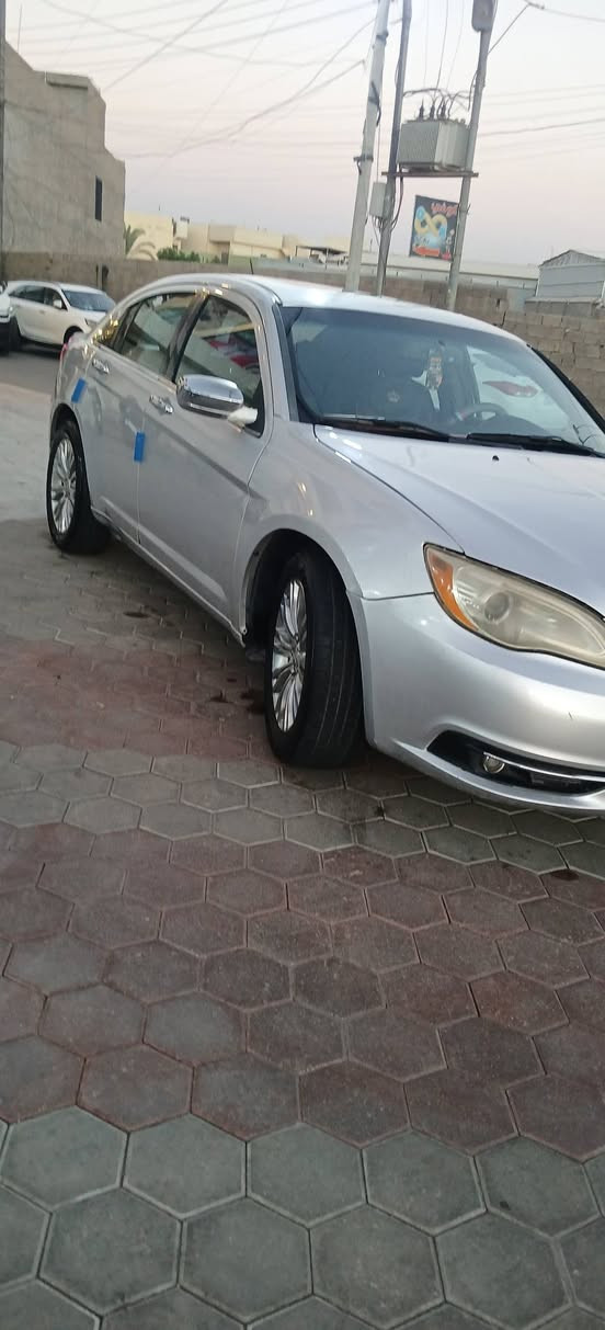 للبيع بلقسط او مراوس حسب القناعه C200 موديل ٢٠١٢ فول عدا البصمه كير محرك تبريد تحويل  مصبوغه حزام بدون دواخل بيها طخه بسيطه بلصندوك محرك ٦ سلندر السعر ٩٥ مقدمه ٤٥ والباقي كل شهر ٣ ورقات  الخاص مفتوح مكان السياره الرمادي للاتصال ***********
