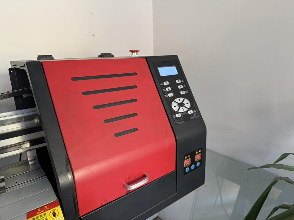 طابعة الفلكس
تفاصيلها باول صورة 
استعمال قليل كلش
السعر

٢٢ ورقة وبيها مجا

الرقم للاستفسار ***********
فيديو الطبع اخر شي
