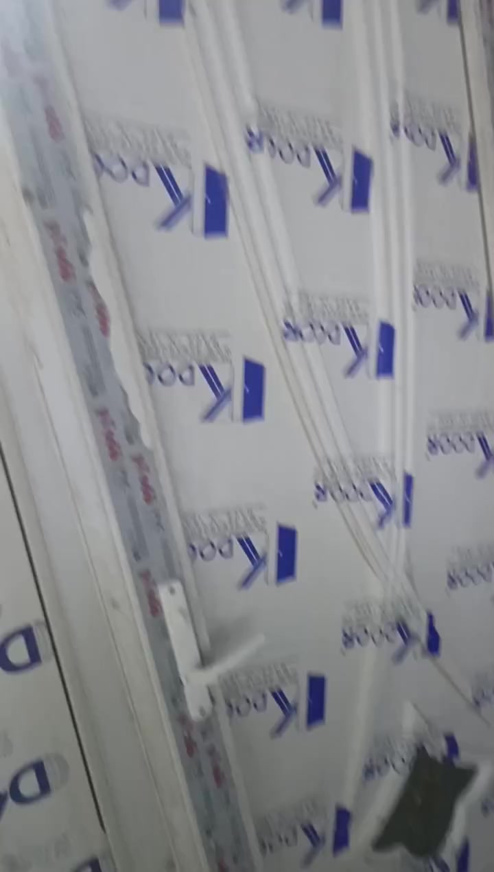 عندي هذني الابواب نضيفات مستعملات شي قليل مكاني بصره سعر الواحد ٦٠ الف وهذه رقمي  ***********
