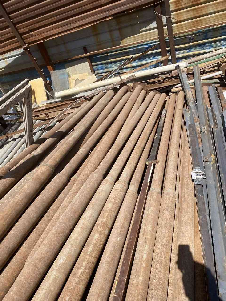سلام عليكم تيولة حديد للبيع الطول 5 اونص يوجد 100 قطعة مكان بغداد  للاستفسار ***********
