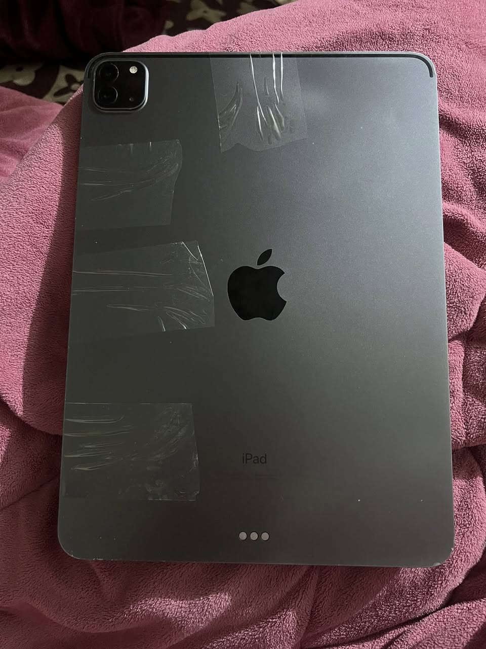 ايباد 11 برو موديل 2021 مكفول من الخلل انطي بي ضمان فقط شاشة بهاي الوضعية البقية كلة ما بي شي فيس ايدي شغال نضافتة مثل ما موضح بصور مكاني بغداد الكرادة سعرة 300 قفل من الاخير اكدر ابدلة شاشة وبيعة ب 500 بس مجال ما عندي ***********
