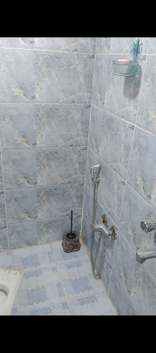 دار للبيع الزعفرانية شارع الكهرباء شارع اسواق السلام بالزراعي
البيت شغل جديد المساحة ١٥٠ متر بناء طابوك الاساس رفت ملبوخ كامل مناقصة اي شي وبي فنيات كلش هواي بالكهرباء والصحيات والتصميم اذا اكتبهن ميخلصن ، الخارطه تصميم تركي يعتمد على تصميم بيت عصري ونفه ويجمع الاناقة والراحه ، واجه ٧.٥ ونزال ٢٠
كلشي موضح بالصور
يحتوي على كراج جبير يشيل اكبر سيارة  ومرتاح ، صحيات خارجية استقبال معزول مطبخ مفتوح على الصاله ممر وغرفه نوم وصحيات داخلية ومنور بيتونه كامله مع صحيات طابق ٢ السطح اشتايكر مع البيتونه الستارة تقريبا ارتفاع ٢ متر الارضية بورسلين الكراج بورسلين حامضي البيت كامل على اخر حباية
الارض عقد ١١٧ اطيك اوراق كاملة مال صاحبها الشرعي + وكاله من المحكمة بالارض
السعر ٨٥
للتواصل ***********
