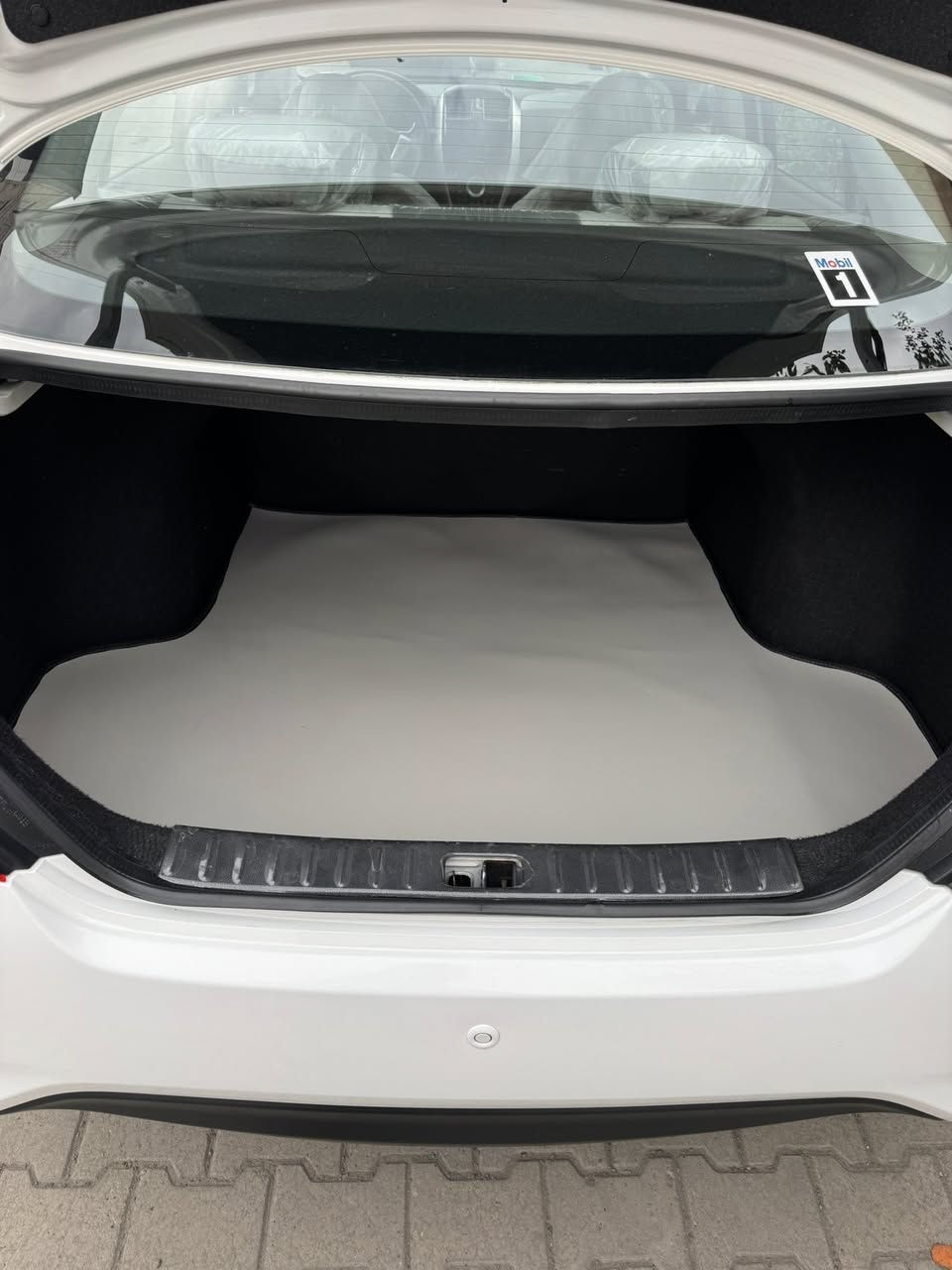 السلام وعليكم للبيع نيسان سني 2024 فول مواصفات بصمه مري شفط ويل كب تبريد خلفي جام اربعه كهرباء حساسات كامره تحكم استيرن تبريد شاشه ولسياره مدوشمه وكامل ومكفوله مكاني لاعظميه ماشيه 30 للتواصل ***********
