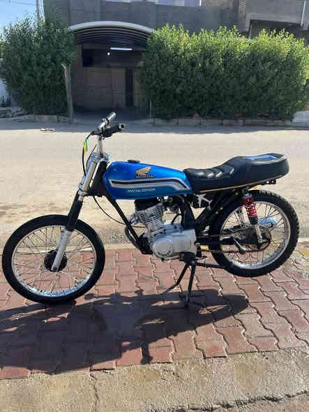 سلام عليكم دراجة اربع كير مكينه انتنس ٢٥ شاصي ارش ١٦ أوراق صولي سبع بس بليته ما بيه مكاني دوانيه حي الزهراء لسعر ٥٥٠ وبيه مجال
