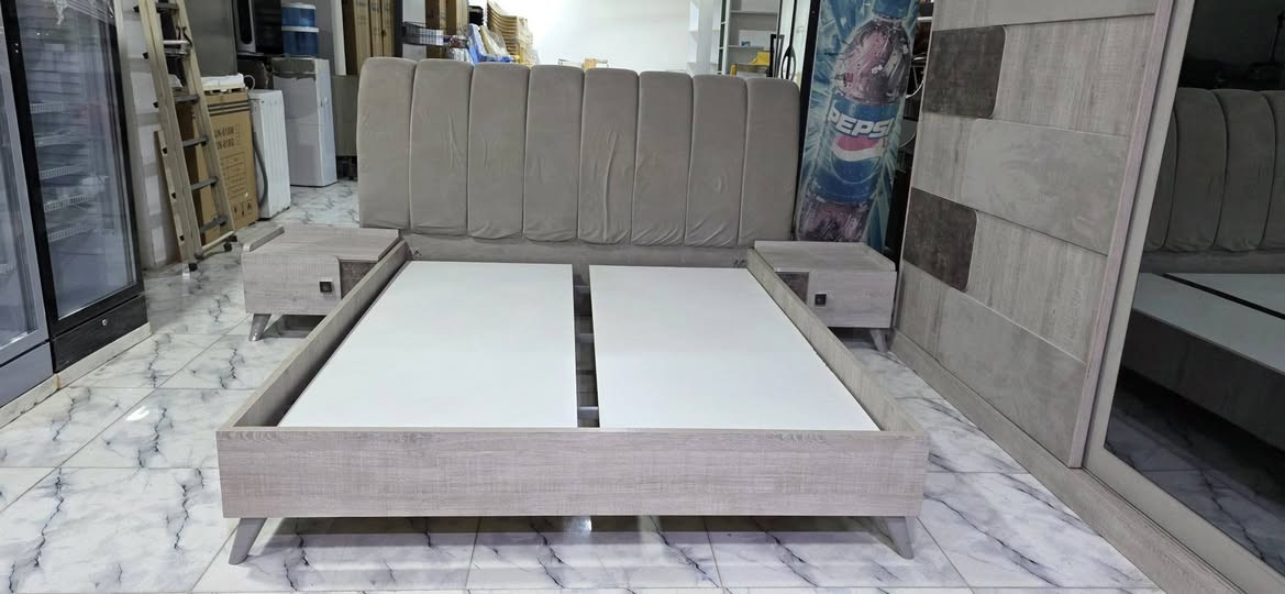 پێشنگای میر هەمیشە ناوازە‌🍁
تاقمێکی بێنج پارچەی لۆک لۆکم بۆتان هێناوە💐
ئەم تاقمە بازاڕی نیە تورکی عەسڵ دیوانە🌹
وەک لۆک ماوەتەوە شوختی نیە🍃
تەنیا ماشااللەی دەوێت ماڵی دۆستە🌸
نموونەی جوانی ڕەنگی تایبەت 🪴
تاجی شامۆی عەسڵ 🌻
ماڵێکی جوانە لەدەستی خۆتی مەدە 💟
ماڵ بۆکەس دانانێن کێ زوو هات پیرۆزی بێت🎁
***********
لەوێنەکان چۆنە ئاوایە لۆک لۆکە🫒
جوابی کۆمێد نادەینەوە بەڕێزان💐
