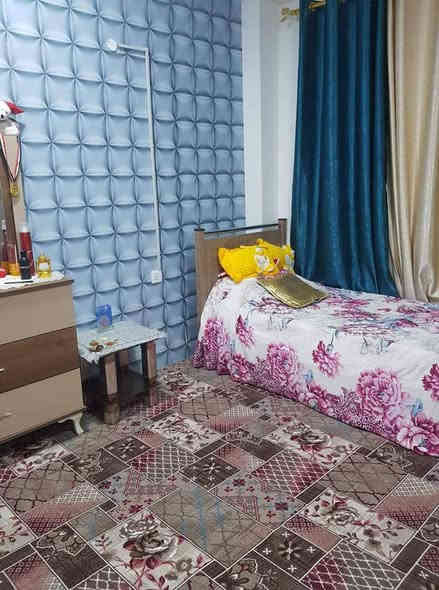 شقة للبيع على الكورنيش مساحتها 95 متر ركن جهة على السوك المسكوف وجهة على الكورنيش طابق اول
غرفتين ومطبخ وصالة وحمام
وبيها خط انترنيت وماطور وخط مولدة
سعرهه 15مليون بيع مستعجل ***********-استاذ حيدر
