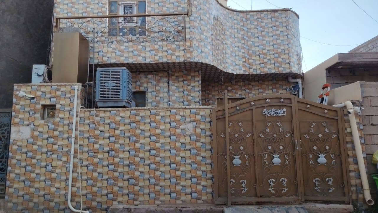 بيت ببصاير متكون من ثلاث غرف وصاله وديوان وصحيات داخل وخارج يرهم بيع او مراوس بشارع الربيع اتصال ***********

