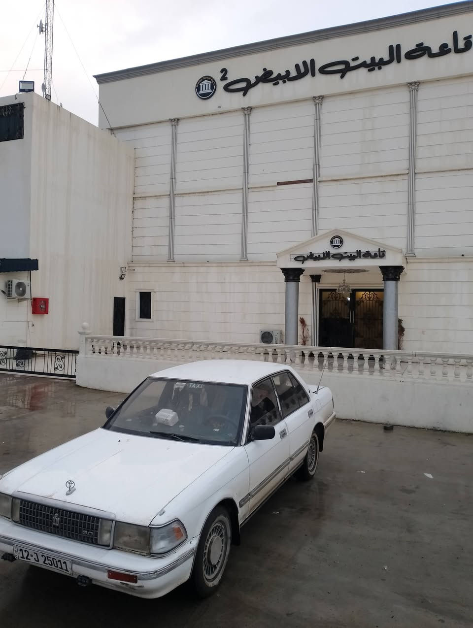 السلام عليكم
سيدان للبيع
***********
