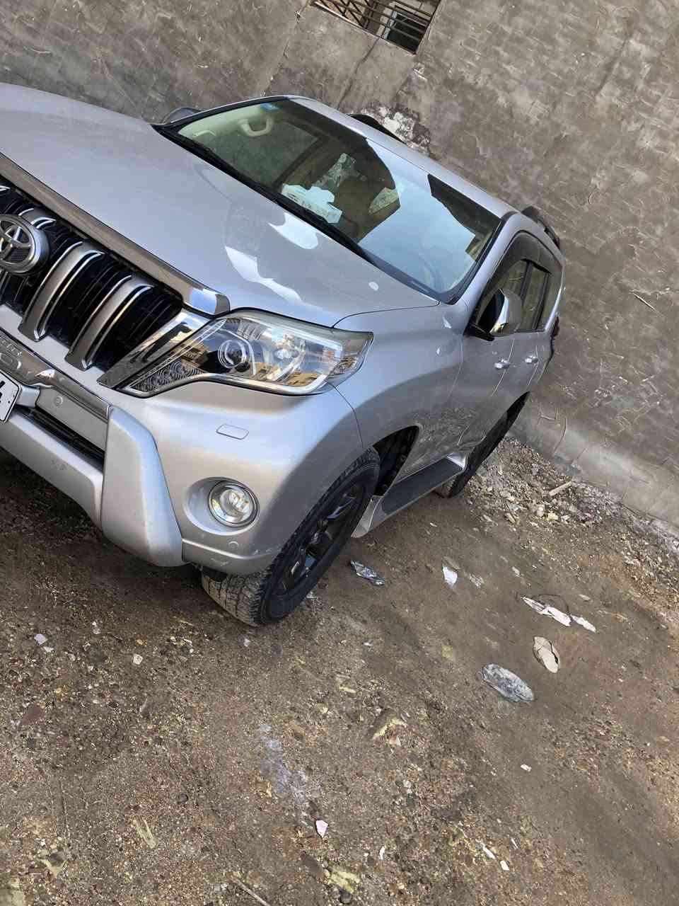 السلام عليك للبيع تويوتا نوع برادو فئة  VX   بلاك ادشن فول مواصفات اعلى مواصفات موجودة في البرادو والصور توضح المديل ٢٠١٤  ماشية ١٢٨ كيلو متر السيارة حلو وجديده وجاهزه بدون صبغ بيها بارد في الباب الخلف السائق مكان صغير جداً السياره رقم بغداد بسمي للاستفسار الاتصال على الرقم *********** بي وتساب السعر ٣٢ الف دولار ـ ـ
