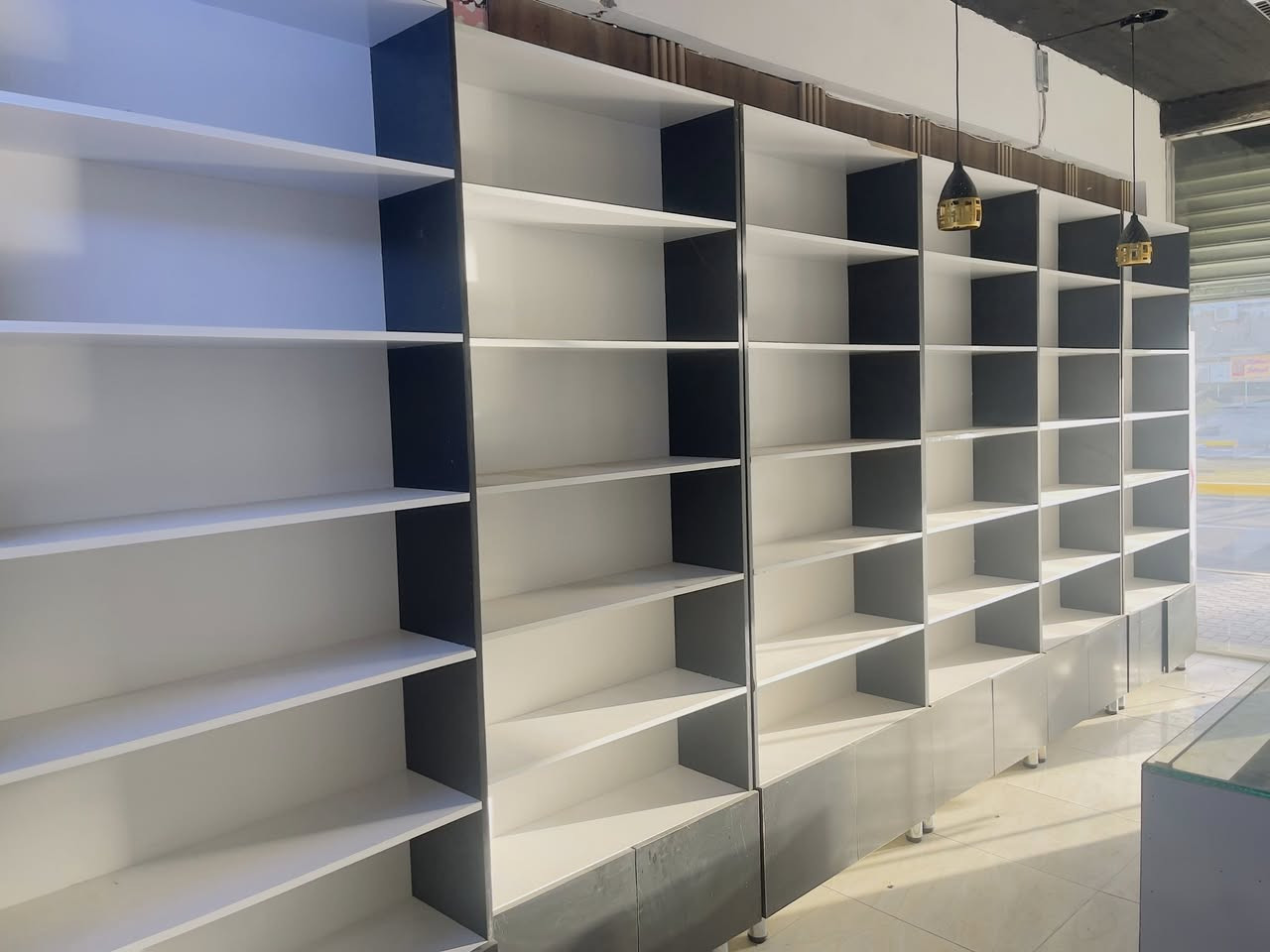 السلام عليكم
رفوف وجام خانات للبيع (غراض محل ) + سبلت LG طنين انفيرتر الرفوف عدد(6) ام المخزن وجام خانات عدد(4) 
للتواصل 
هاتف + واتساب (***********)
