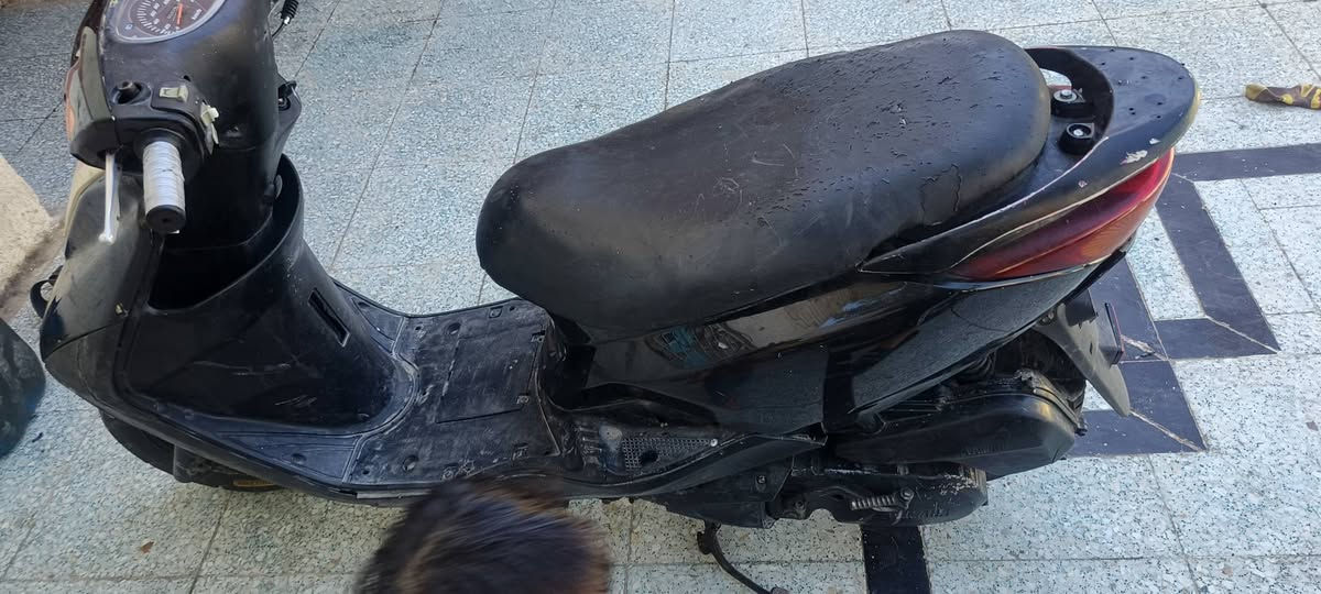 السلام عليكم شباب دراجه بريز شغاله طبيعيه تدق سلولي من ادوس لها بنزين تظل تقطع وتطلع دخانه سوداء كهربائيات شغاله سلف شغال بس بيها تقطيعه مال كابريته ابيع لك اياها اقف لك مكينه سعر 200 المشراي لا يراسل ***********
