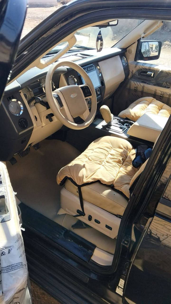 لليبع
فورد ١٢ اكسبديشن
رقم انكليزي .كربلاء 
تبريد 
جنطه كهرباء 
تخم تاير دلوب 
سعره ١٣٥ 
***********
