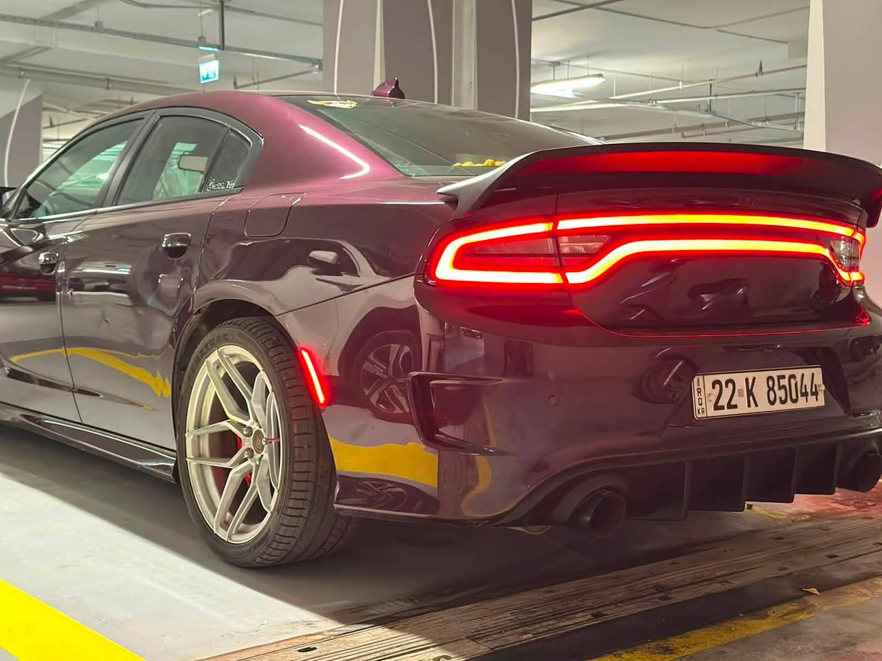 2022 
rt 5700 
اللون البنفسجي الجديد
قطعة مميزة ونادره وبدون حادث
السيارة عباره عن srt بمحرك rt من الشركة
من الكزوز و الحدادية والبريك والاكسل
فجوج بريك برمبو وصدر ودبلات صفر وحداديه  مال سكات من الشركة
كشنات الكنتارا
تبريد تدفئة كشنات
خزن ميموري
ستيرن كهربائي
لايت زنون شمسي بلادي osram 
رادار جانبي مع ترحيب
دشبول وبطاين ابواب جلد دبل خياط مو الدشبول العادي
ستيرن حرف D بلادي
مرايات وسطية والجانبية معتمة للضوء 
سماعات harmon/kardon 12 سماعة اعلى سستم صوت بالموبار 
صالنصات دبات سود من الشركةactive exhaust 
كلين تايتل بدون اي حادث حتى الدعاميات مكفوله 
ماشيه ١٦ ميل
الي يدور رخيص وراكضه متفيده
رقم اربيل مكانها بغداد 
***********
