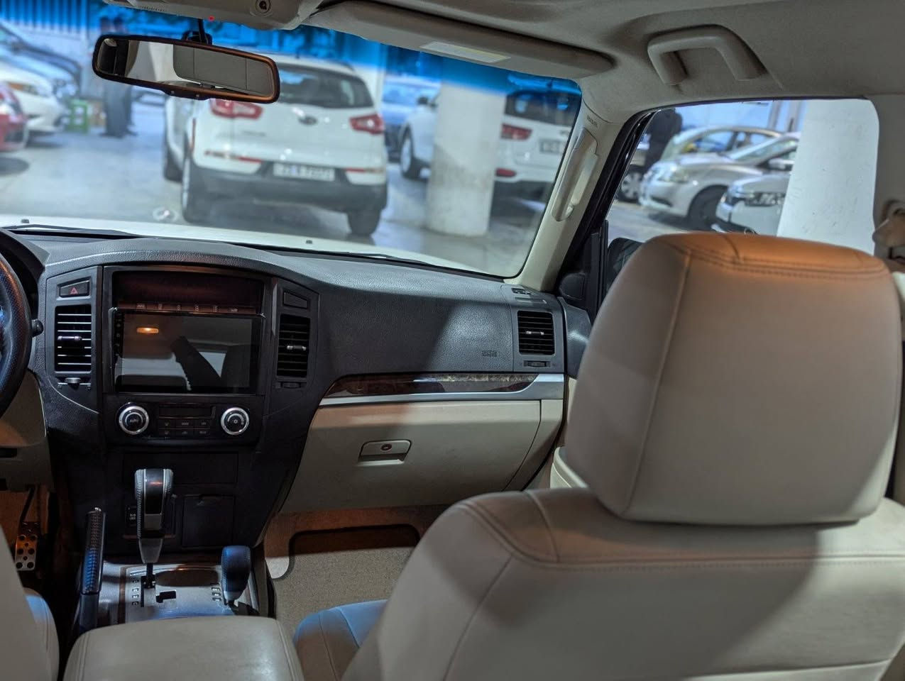 بسم الله رحمن رحيم
سلام عليكم 

الباجيرو

موديل:2010

مواصفات:حبتور فول (امبليفاير) 

ماشية:108000كم حقيقي دعامية إلى دعامية بشرط گير و مكينة بشرط

صبغ:بدون صبغ و بدون ضربة حتى السبير ما نزلت

لون:ابيض حليبي

مكينة:3.8  

سعر: قم بإجراء مكالمة هاتفية إذا كنت عميلاً.

عنوان:سليمانية

رقم تليفون: ***********
